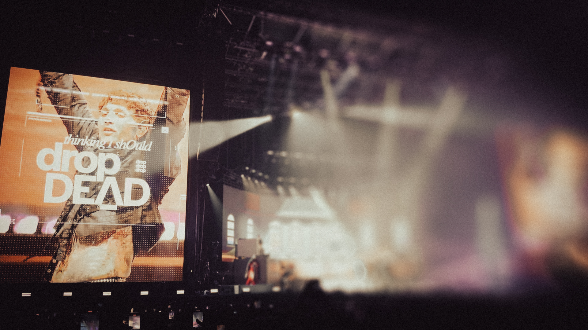 live photo of the imag screens from the sao paulo bring me the horizon concert