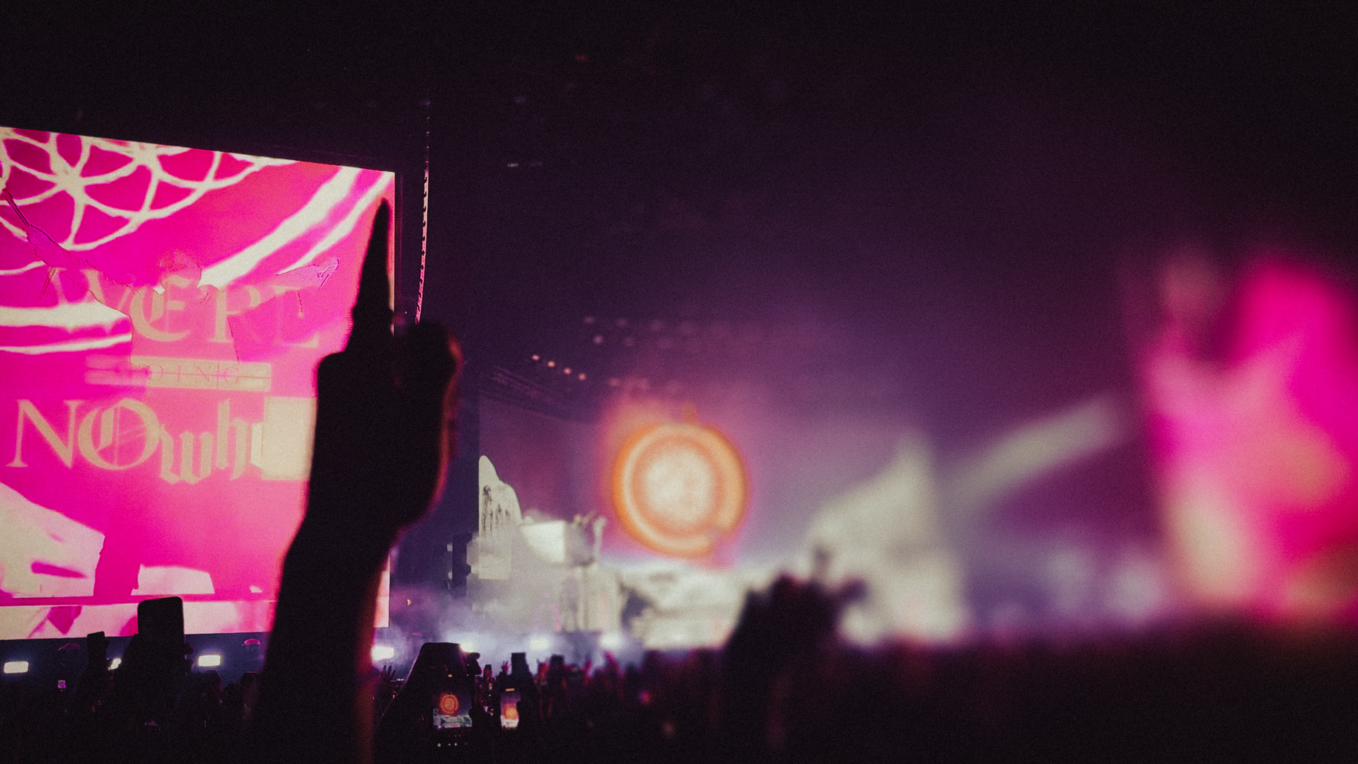 live photo of the imag screens from the sao paulo bring me the horizon concert
